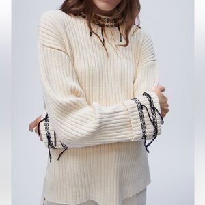 ZARA OFF WHITE KNIT SWEATER WITH STITCHING DETAIL